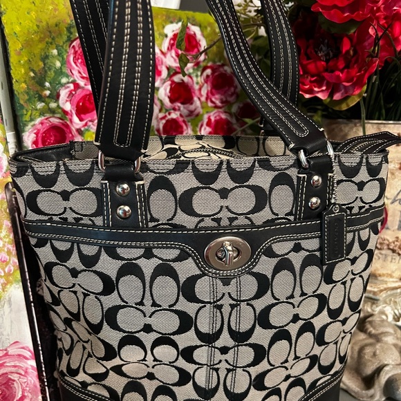 Coach Handbag - Picture 3 of 4